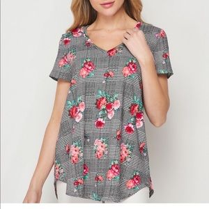 Top NWOT M houndstooth with Floral VNeck